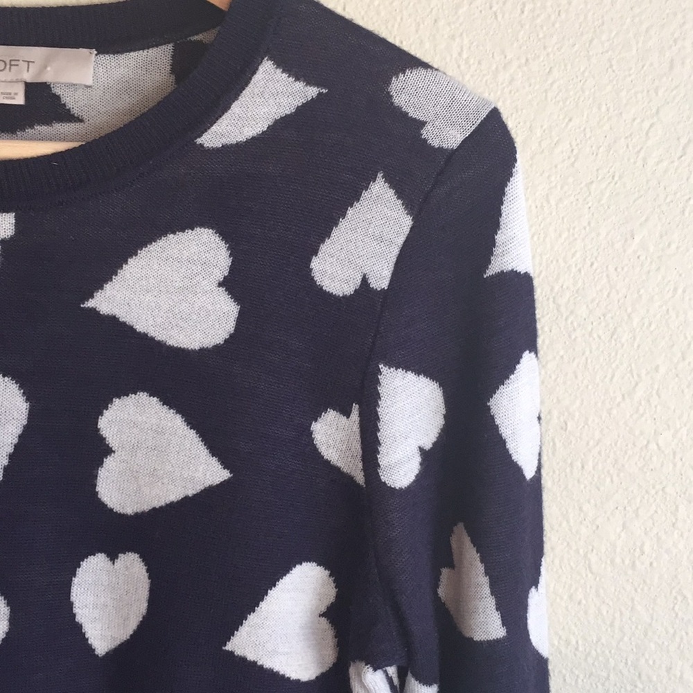 LOFT Heart sweater - Picture 2 of 7